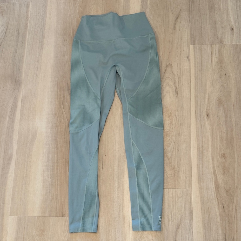 PE Nation Green Sports Bra and Leggings Set - Picture 5 of 7